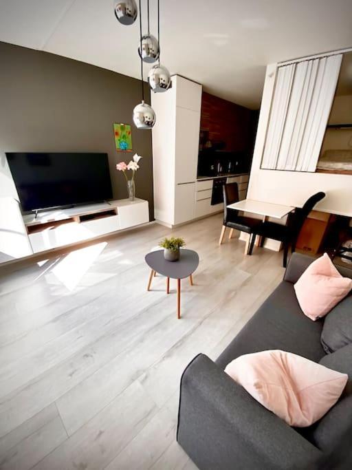 Koselig Og Sentralt Midt I Fargegaten Stavanger Luaran gambar